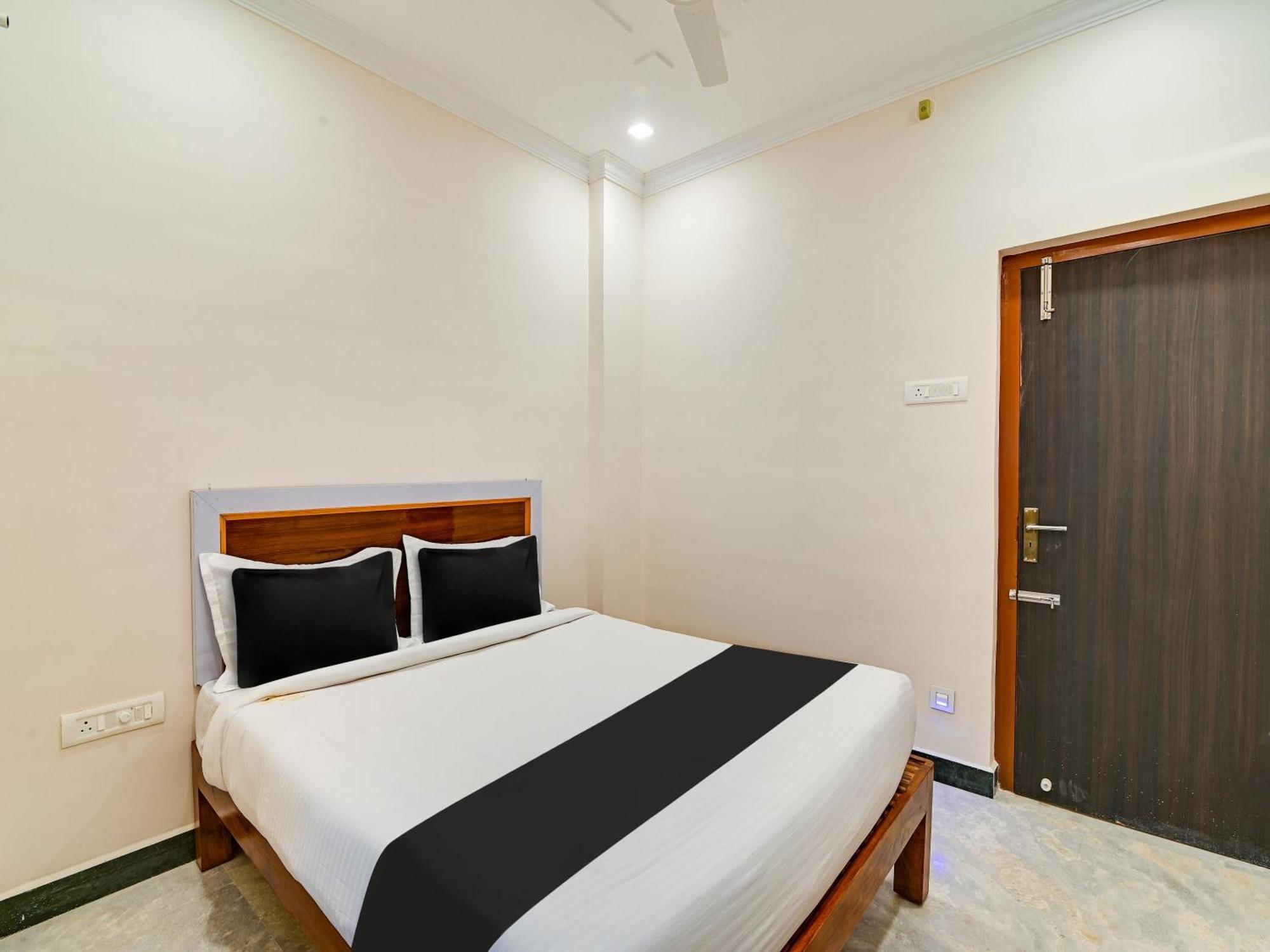 Hotel O Rj Royal Inn Vellore Exteriör bild