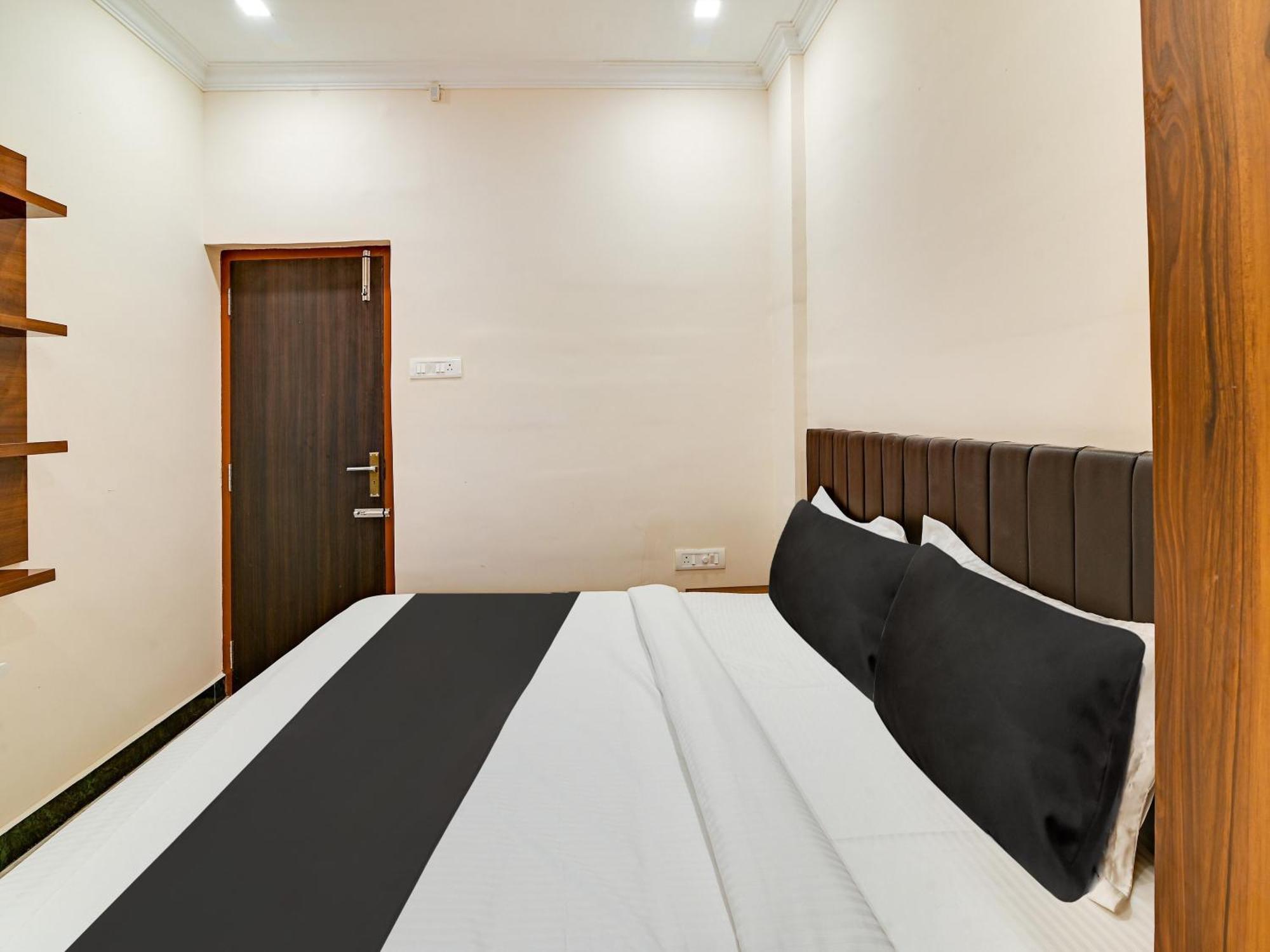 Hotel O Rj Royal Inn Vellore Exteriör bild
