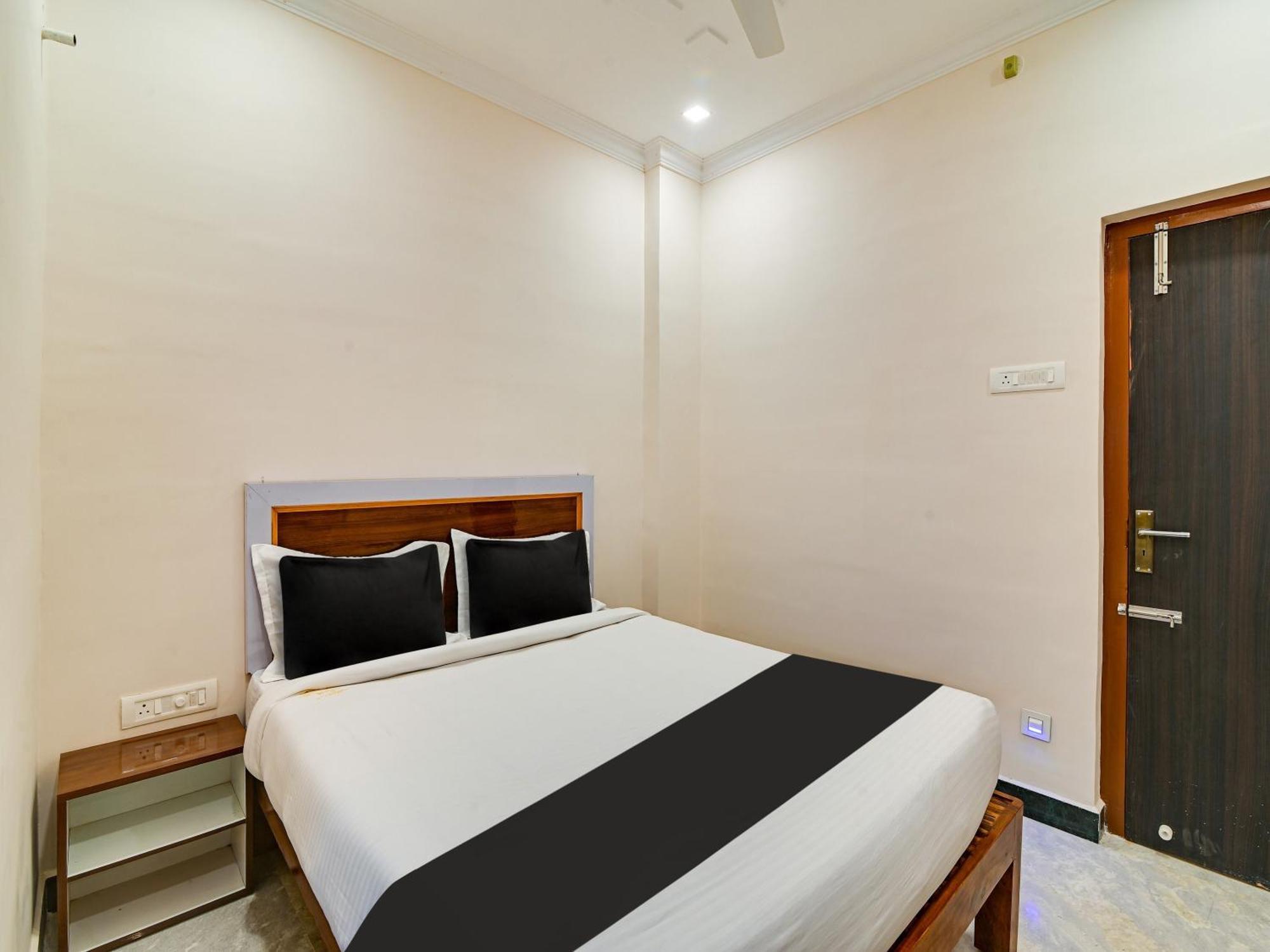 Hotel O Rj Royal Inn Vellore Exteriör bild